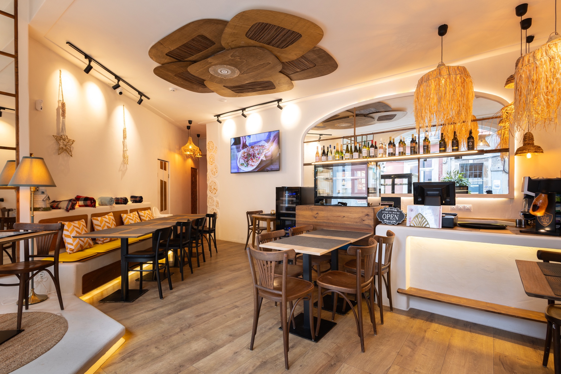 Restaurant interior SFR51661.jpg